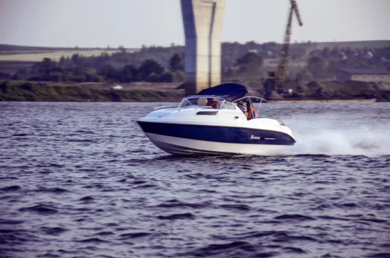 Стеклопластиковая лодка Neman-550 с каютой, фото: 30