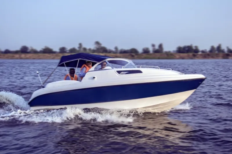 Стеклопластиковая лодка Neman-550 с каютой, фото: 28