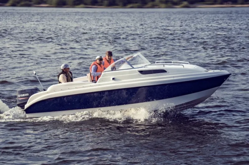 Стеклопластиковая лодка Neman-550 с каютой, фото: 27