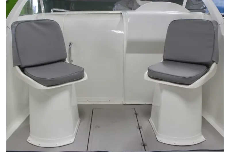 Стеклопластиковая лодка Neman-550 с каютой, фото: 24