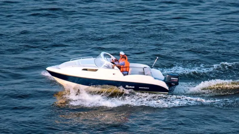 Стеклопластиковая лодка Neman-550 с каютой, фото: 14