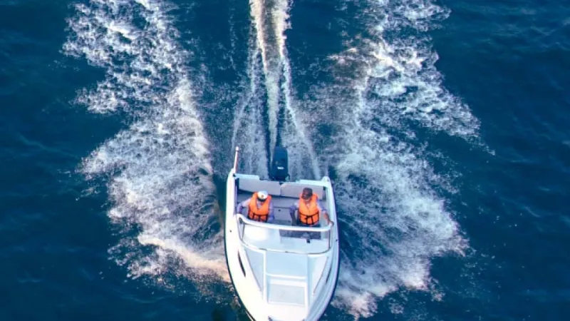 Стеклопластиковая лодка Neman-550 с каютой, фото: 13