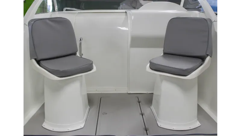 Стеклопластиковая лодка Neman-550 с каютой, фото: 6