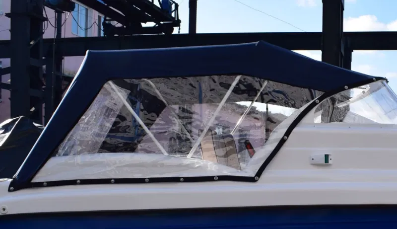 Стеклопластиковая лодка Neman-550 с каютой, фото: 2