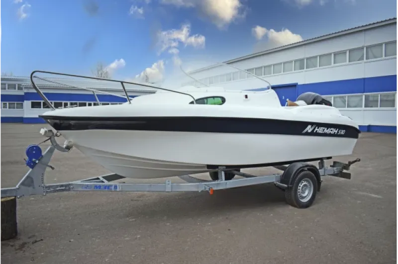 Стеклопластиковая лодка Neman-530 с каютой, фото: 21