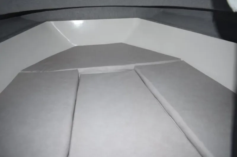 Стеклопластиковая лодка Neman-530 с каютой, фото: 19