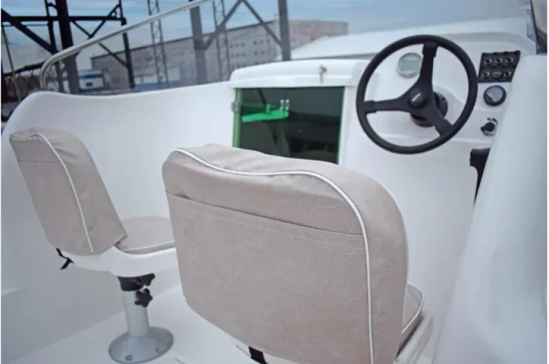 Стеклопластиковая лодка Neman-530 с каютой, фото: 14