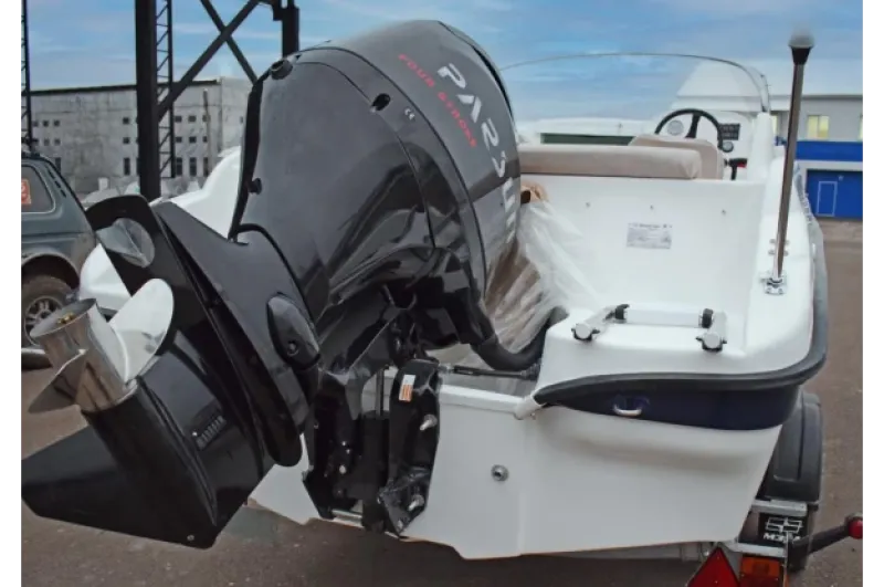 Стеклопластиковая лодка Neman-530 с каютой, фото: 12