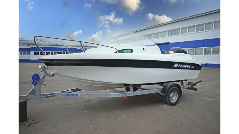 Стеклопластиковая лодка Neman-530 с каютой, фото: 10