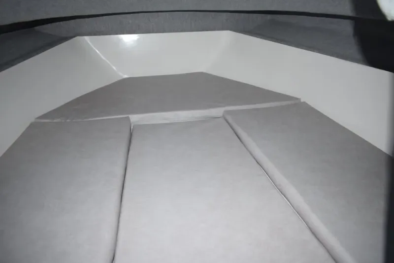 Стеклопластиковая лодка Neman-530 с каютой, фото: 8