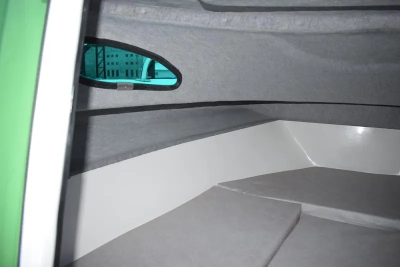 Стеклопластиковая лодка Neman-530 с каютой, фото: 6