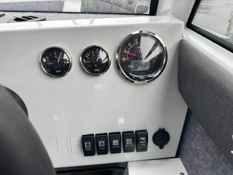 Алюминиевая лодка REALCRAFT 600 Cabin, фото: 24