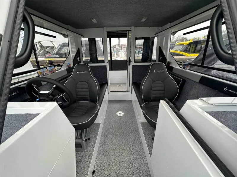Алюминиевая лодка REALCRAFT 600 Cabin, фото: 22