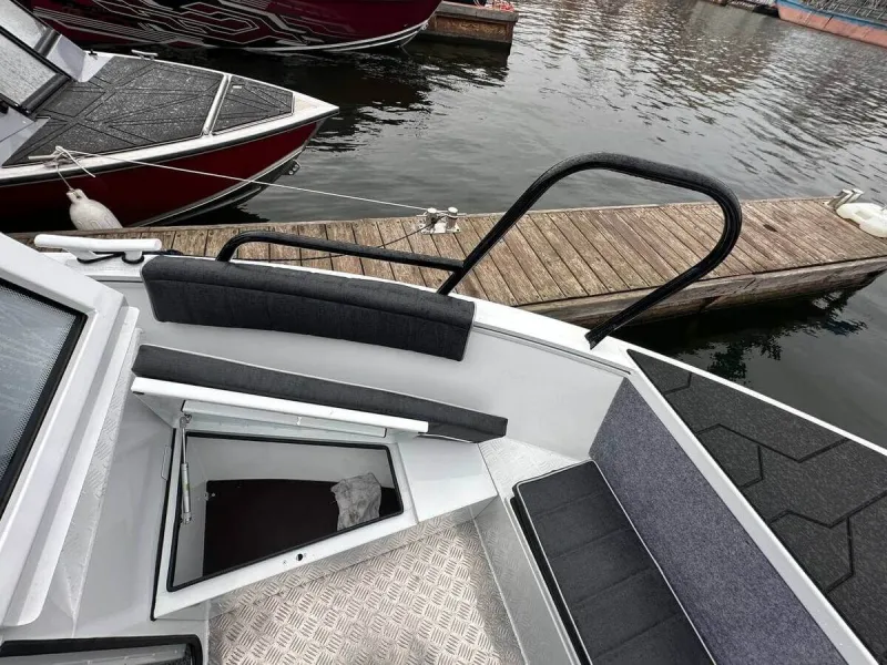 Алюминиевая лодка REALCRAFT 600 Cabin, фото: 19