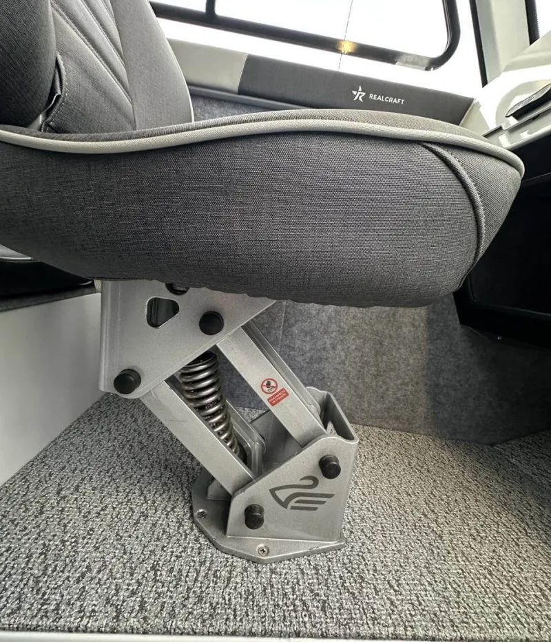 Алюминиевая лодка REALCRAFT 600 Cabin, фото: 18