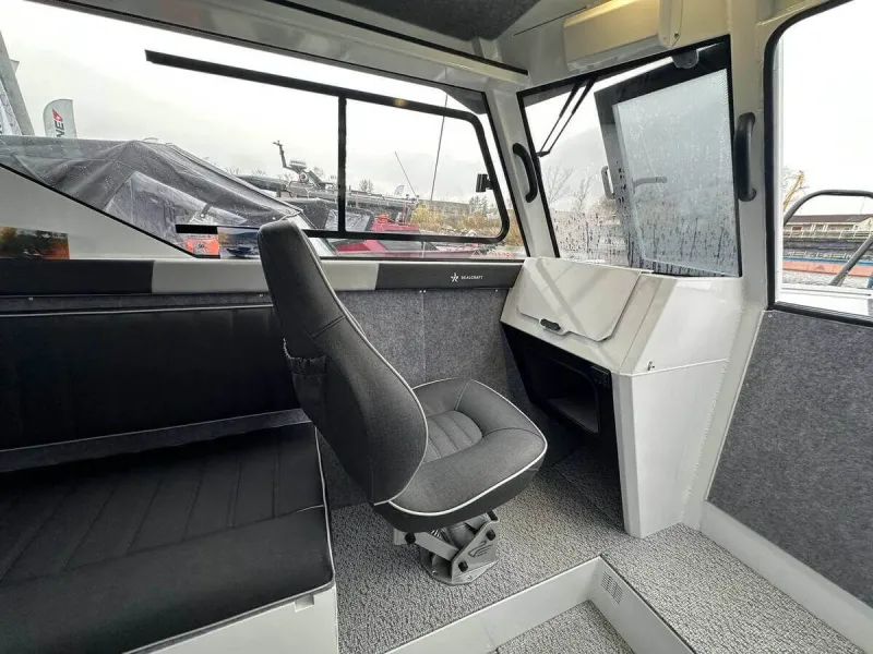 Алюминиевая лодка REALCRAFT 600 Cabin, фото: 16