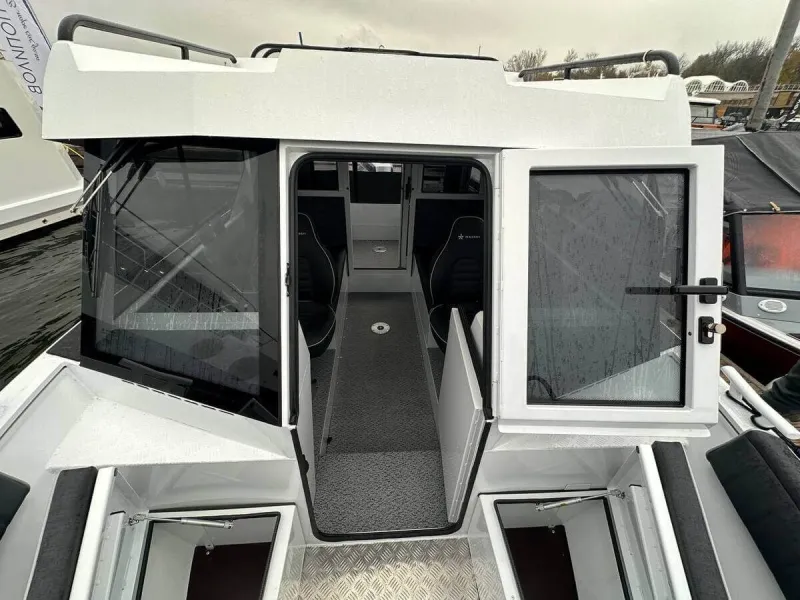 Алюминиевая лодка REALCRAFT 600 Cabin, фото: 15