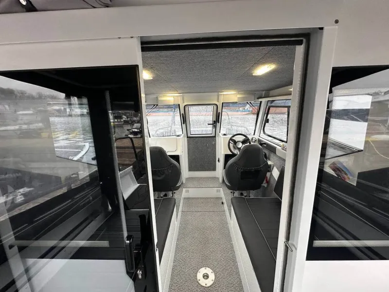 Алюминиевая лодка REALCRAFT 600 Cabin, фото: 12