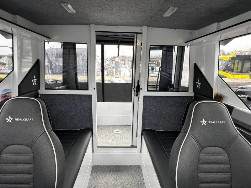 Алюминиевая лодка REALCRAFT 600 Cabin, фото: 7