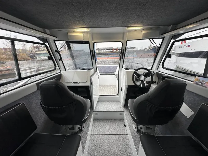 Алюминиевая лодка REALCRAFT 600 Cabin, фото: 5