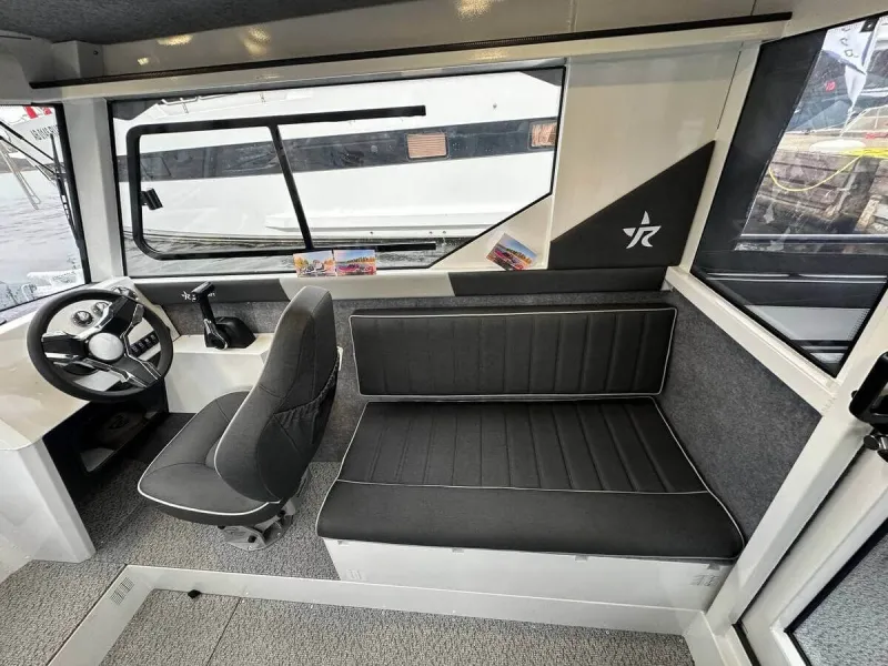 Алюминиевая лодка REALCRAFT 600 Cabin, фото: 4