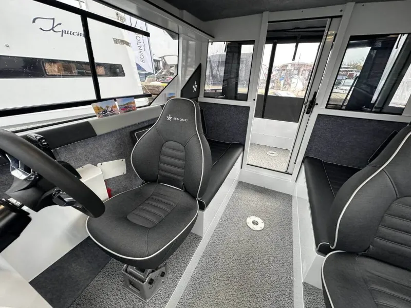 Алюминиевая лодка REALCRAFT 600 Cabin, фото: 3