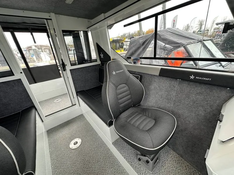Алюминиевая лодка REALCRAFT 600 Cabin, фото: 2