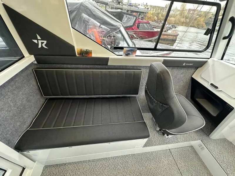 Алюминиевая лодка REALCRAFT 600 Cabin, фото: 1
