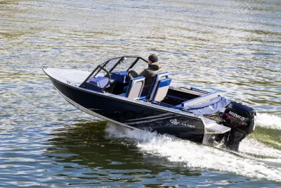 Каютный катер Салют PRO 430 JET обложка