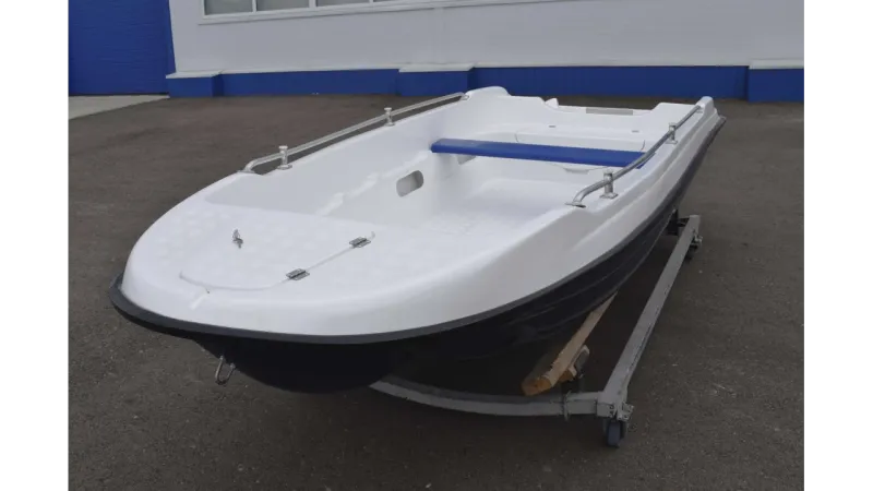 Стеклопластиковая лодка Пингвин New (тримаран), фото: 10