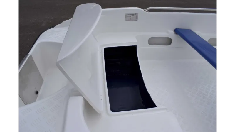 Стеклопластиковая лодка Пингвин New (тримаран), фото: 2