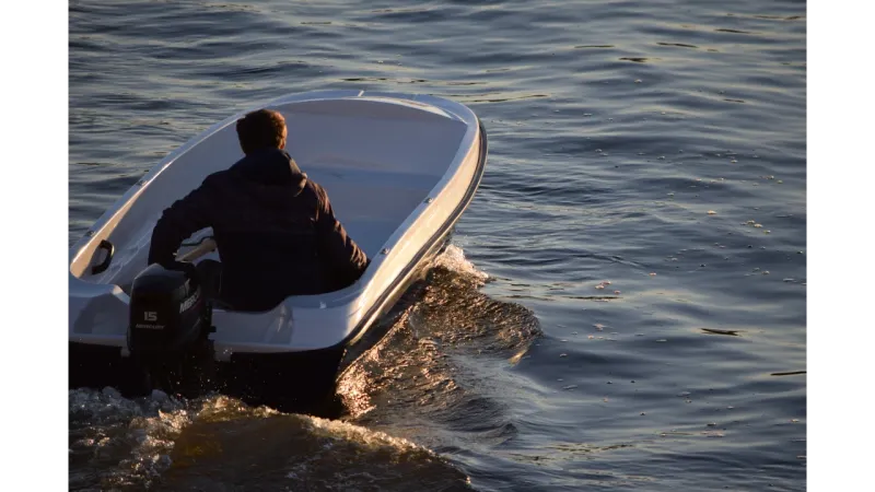 Стеклопластиковая лодка Пингвин (тримаран), фото: 4