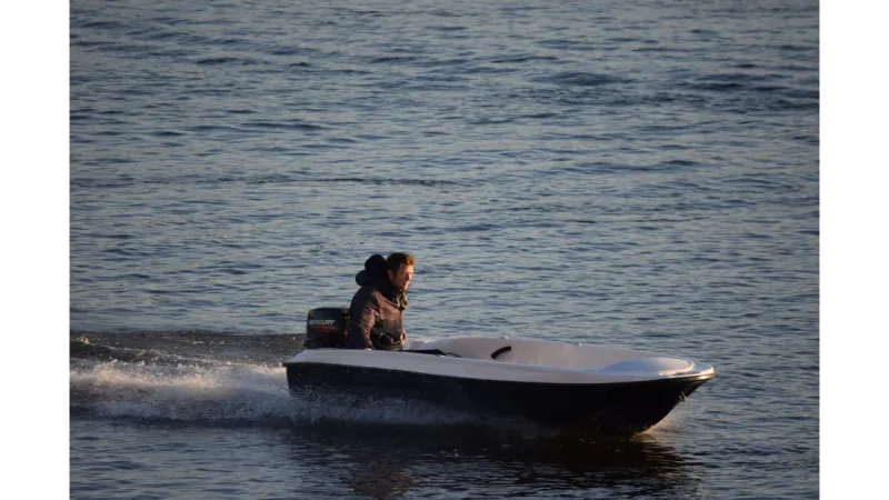 Стеклопластиковая лодка Пингвин (тримаран), фото: 3