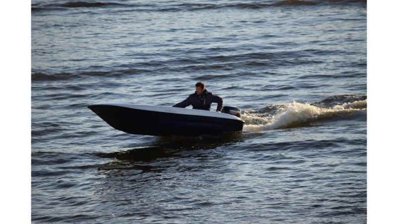 Стеклопластиковая лодка Пингвин (тримаран), фото: 2