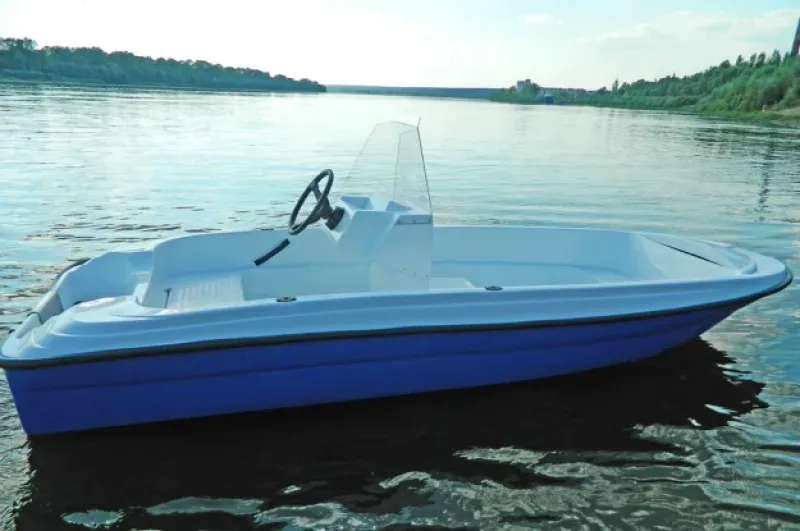 Стеклопластиковая лодка Пингвин с консолью (тримаран), фото: 29