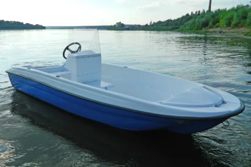 Стеклопластиковая лодка Пингвин с консолью (тримаран), фото: 27