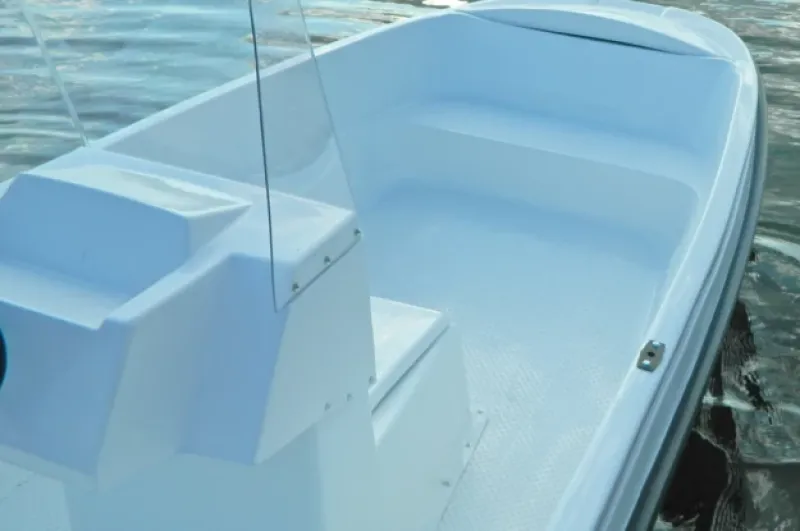 Стеклопластиковая лодка Пингвин с консолью (тримаран), фото: 25