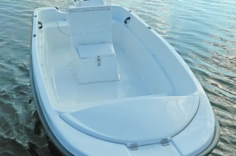 Стеклопластиковая лодка Пингвин с консолью (тримаран), фото: 20