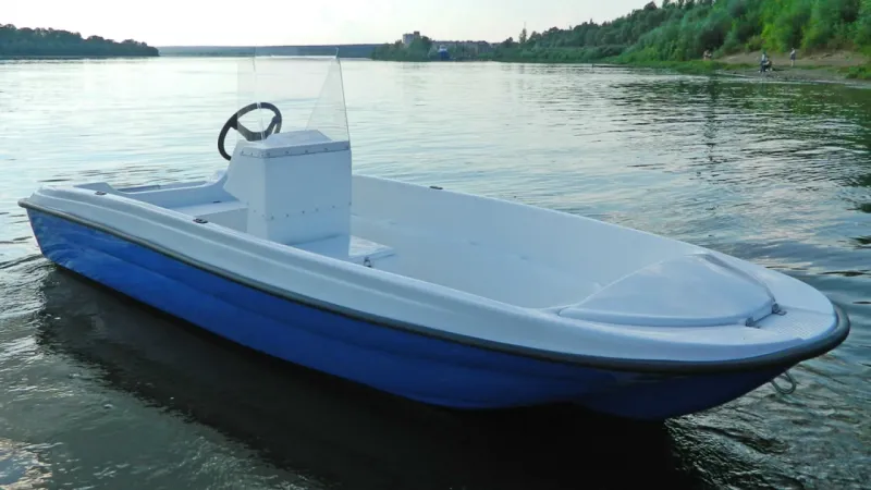 Стеклопластиковая лодка Пингвин с консолью (тримаран), фото: 10