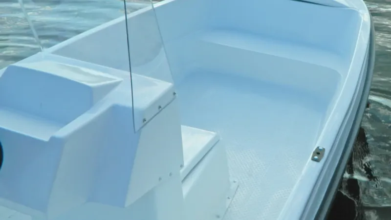 Стеклопластиковая лодка Пингвин с консолью (тримаран), фото: 8