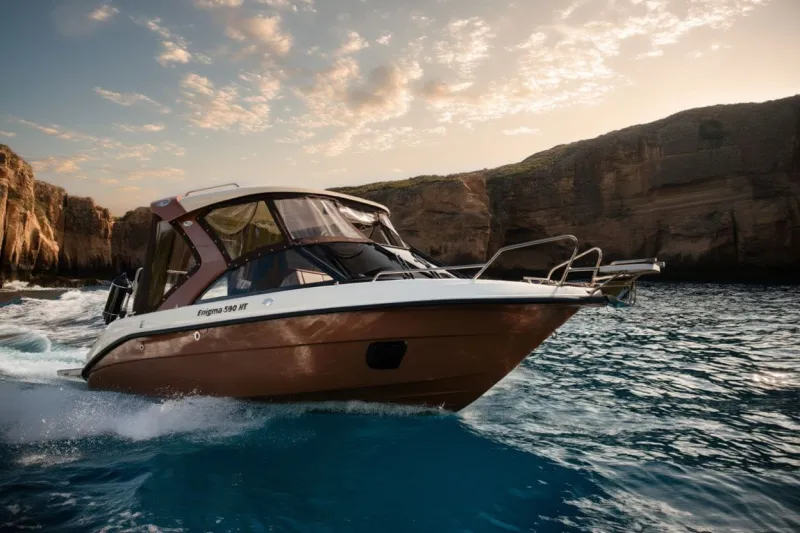 Пластиковая лодка Enigma 590 HT, фото: 2