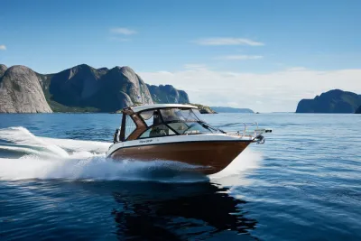 Пластиковая лодка Enigma 590 HT обложка