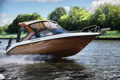 Лодка Enigma 590 HT