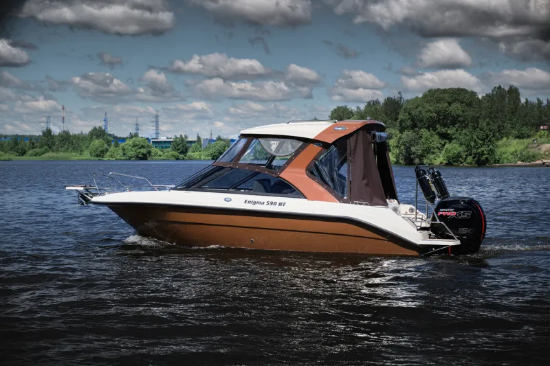 Пластиковая лодка Enigma 590 HT, фото: 2