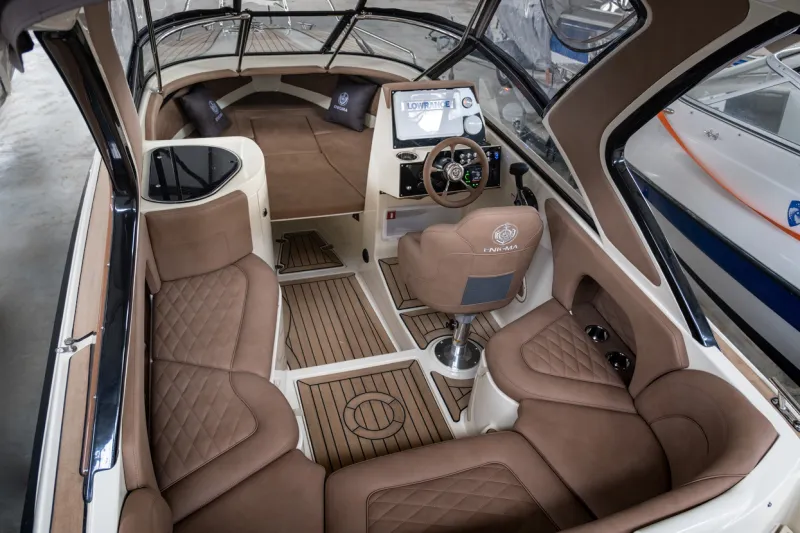 Пластиковая лодка Enigma 590 HT, фото: 8