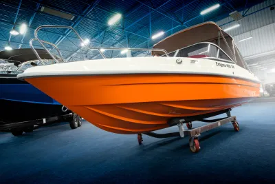 Каютный катер Enigma 460 BR обложка