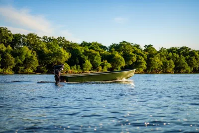 Пластиковая лодка Riverboat 45 HUNTER обложка